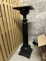Antike Pflanzensäule / Stehle in schwarz