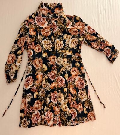 Kurzes Blusenkleid mit Blumenmuster Gr. XL
