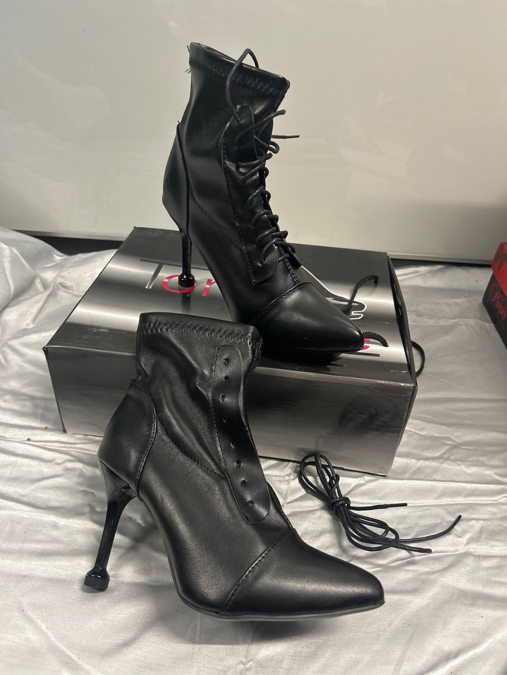 Scarpe da donna: Stylische Trendige Stiefelette Gr 38 Neu – Nuovo e nell'imballaggio originale da Regensdorf venduto da Spyke55