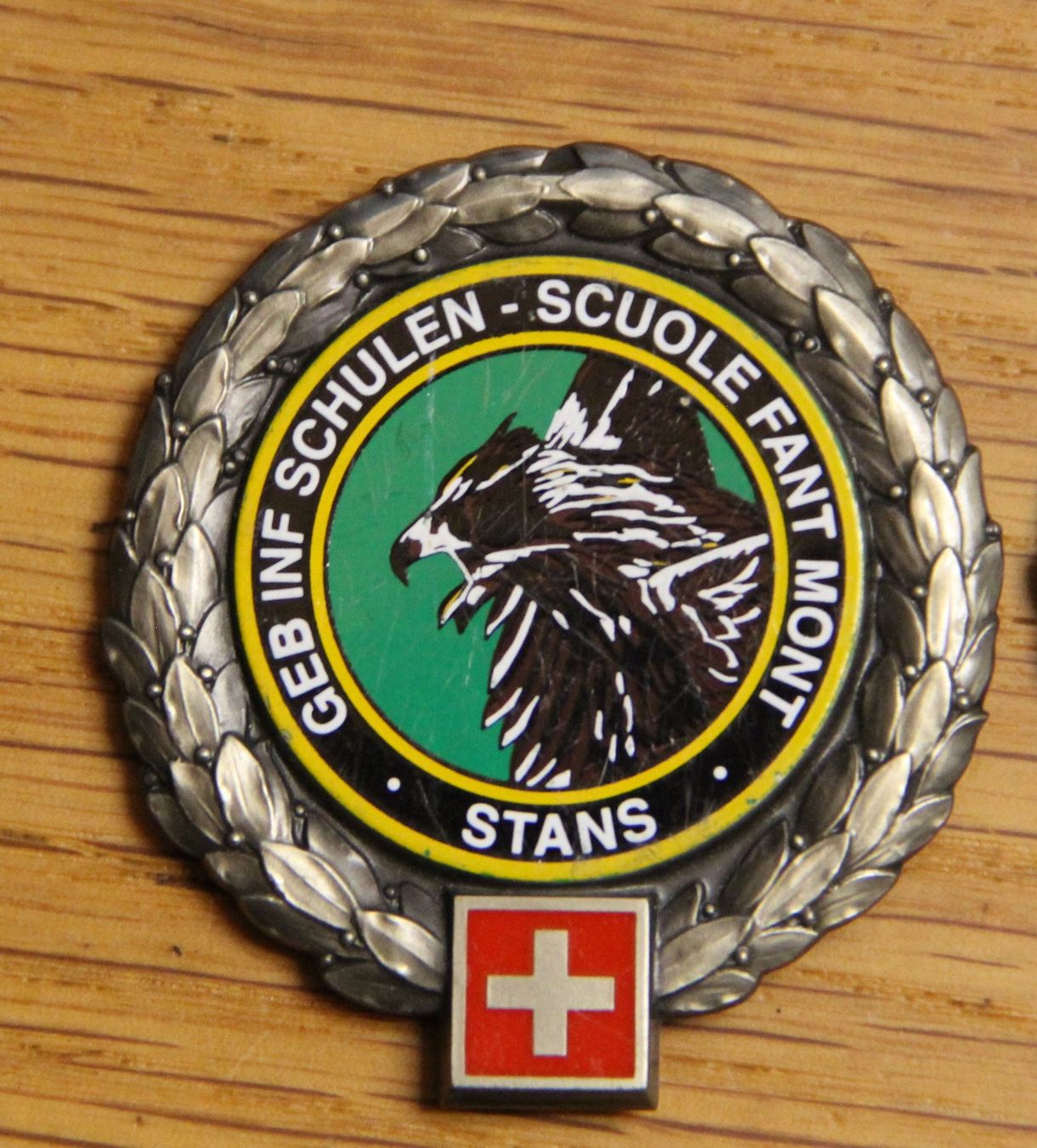 Armée suisse Plaquettes & Badges: Geb Inf Schule Stans Beretemblem – D'occasion à Belp par Tomsek