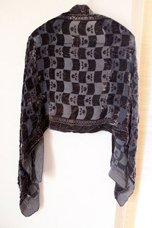 Tuch-Umhang - Schal. Länge ca. 1 m 65 cm, Breite ca. 52 cm,