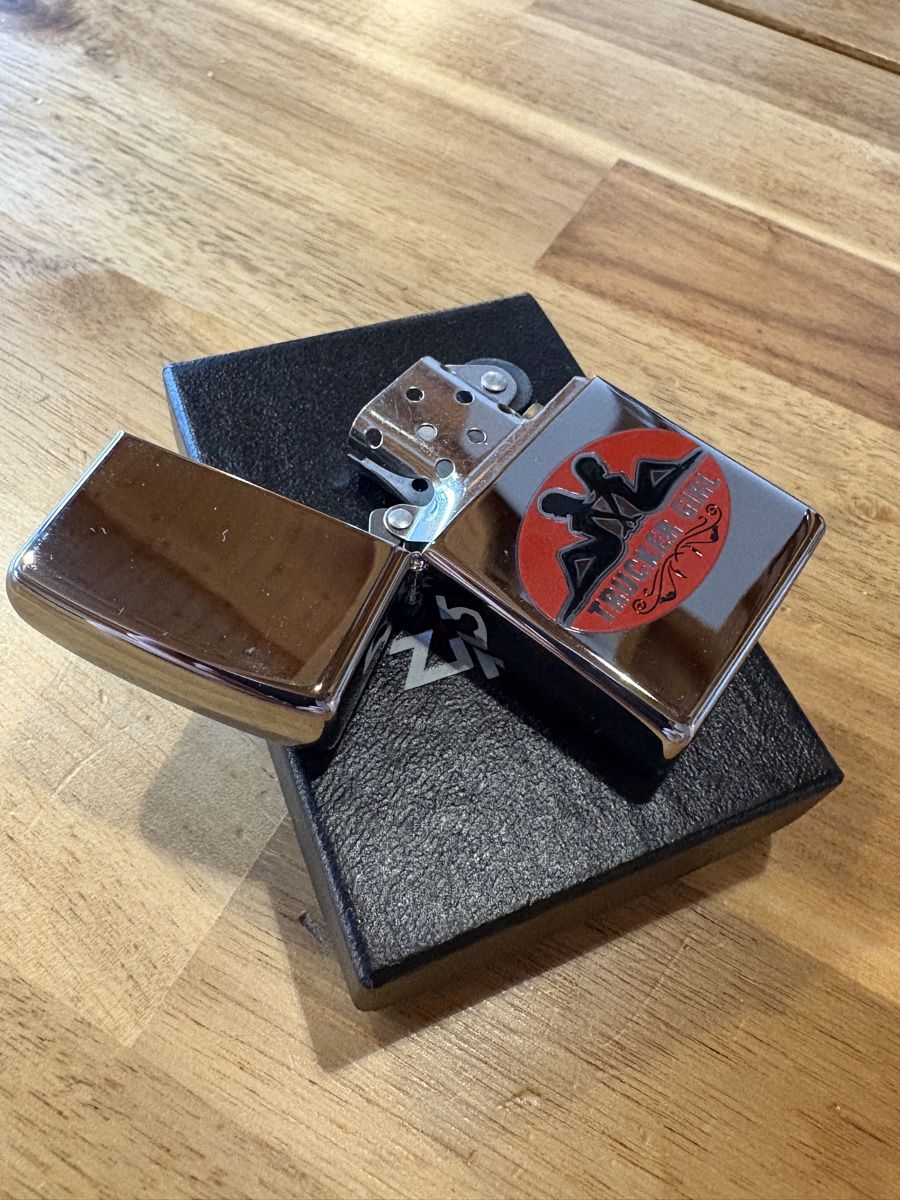 Zippo Accendini: ZIPPO Trucker Girls – Nuovo e nell'imballaggio originale da St-Pierre-De-Clages venduto da chapje 2