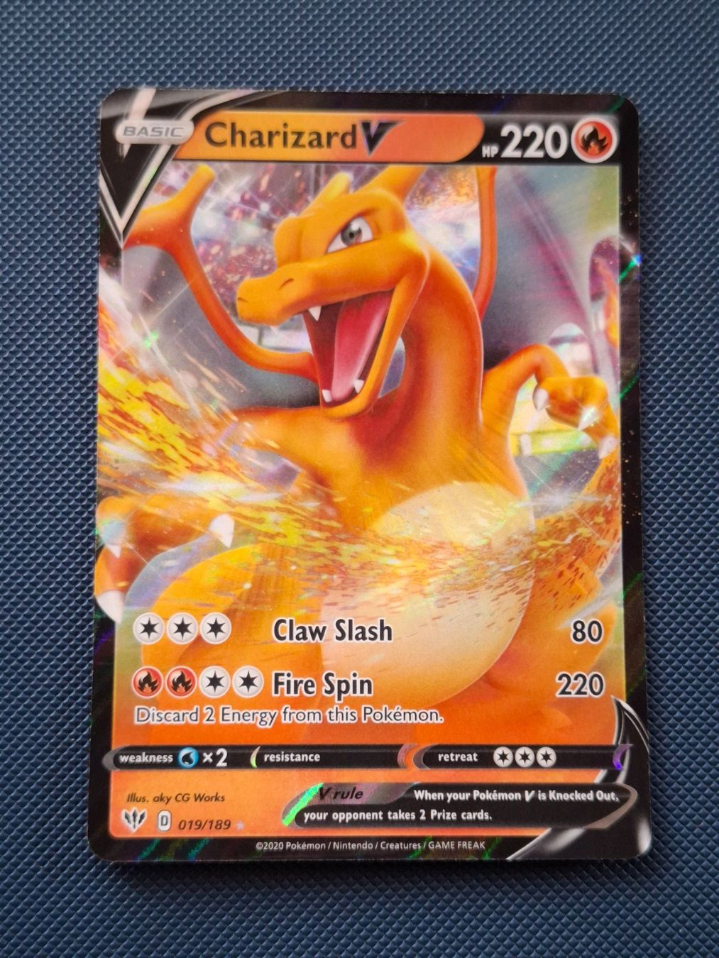 Pokémon Carte collezionabili: Pokemon Charizard V 019/189 Darkness Ablaze – Nuovo (secondo la descrizione) da Gammen venduto da Karbax