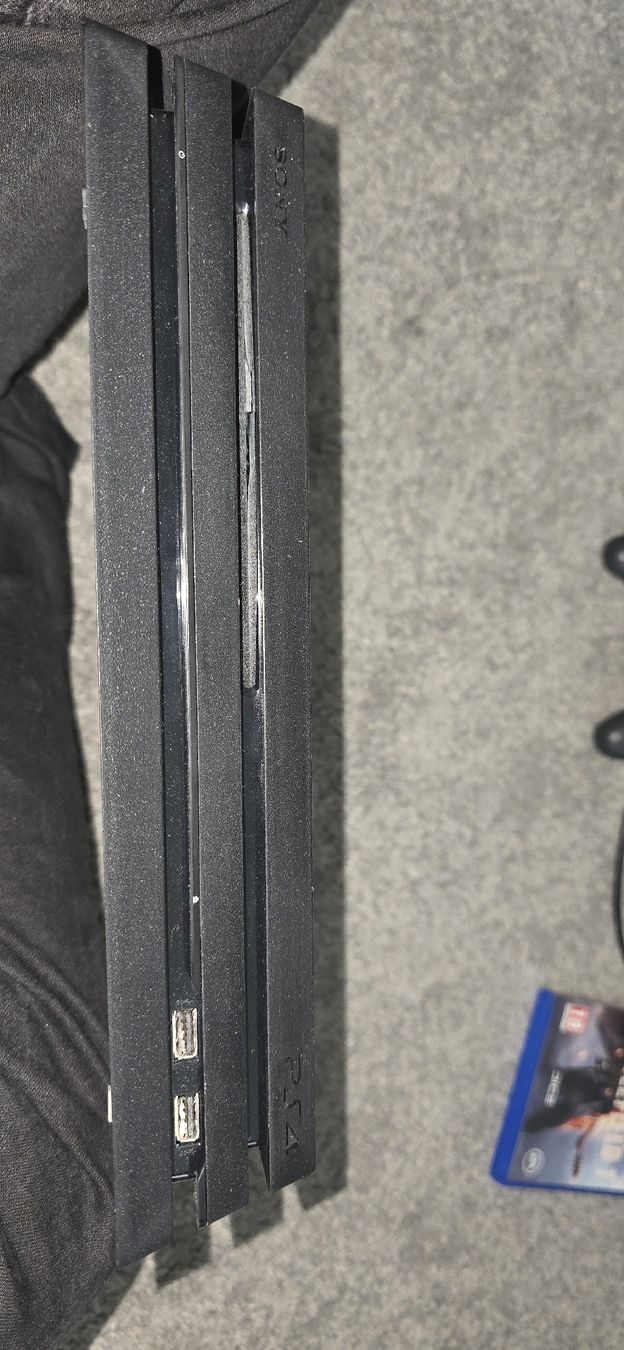 Sony Console: PS4 mit 2 Spiel und Controler – Usato da Bubendorf venduto da urs1990schei 3