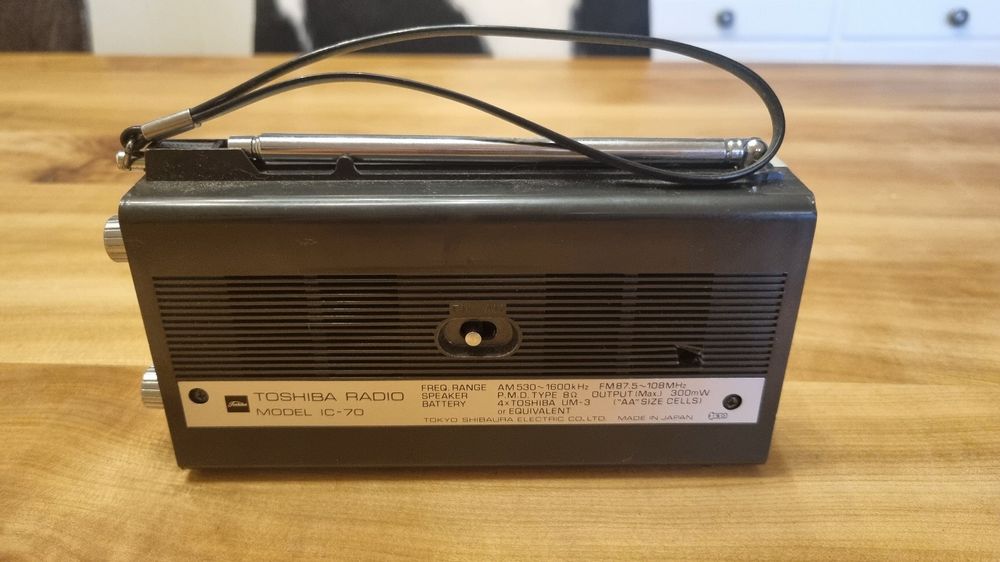 Altes Transistor Radio Toshiba AM/FM Radio IC-70 von 1969 (Gebraucht ...