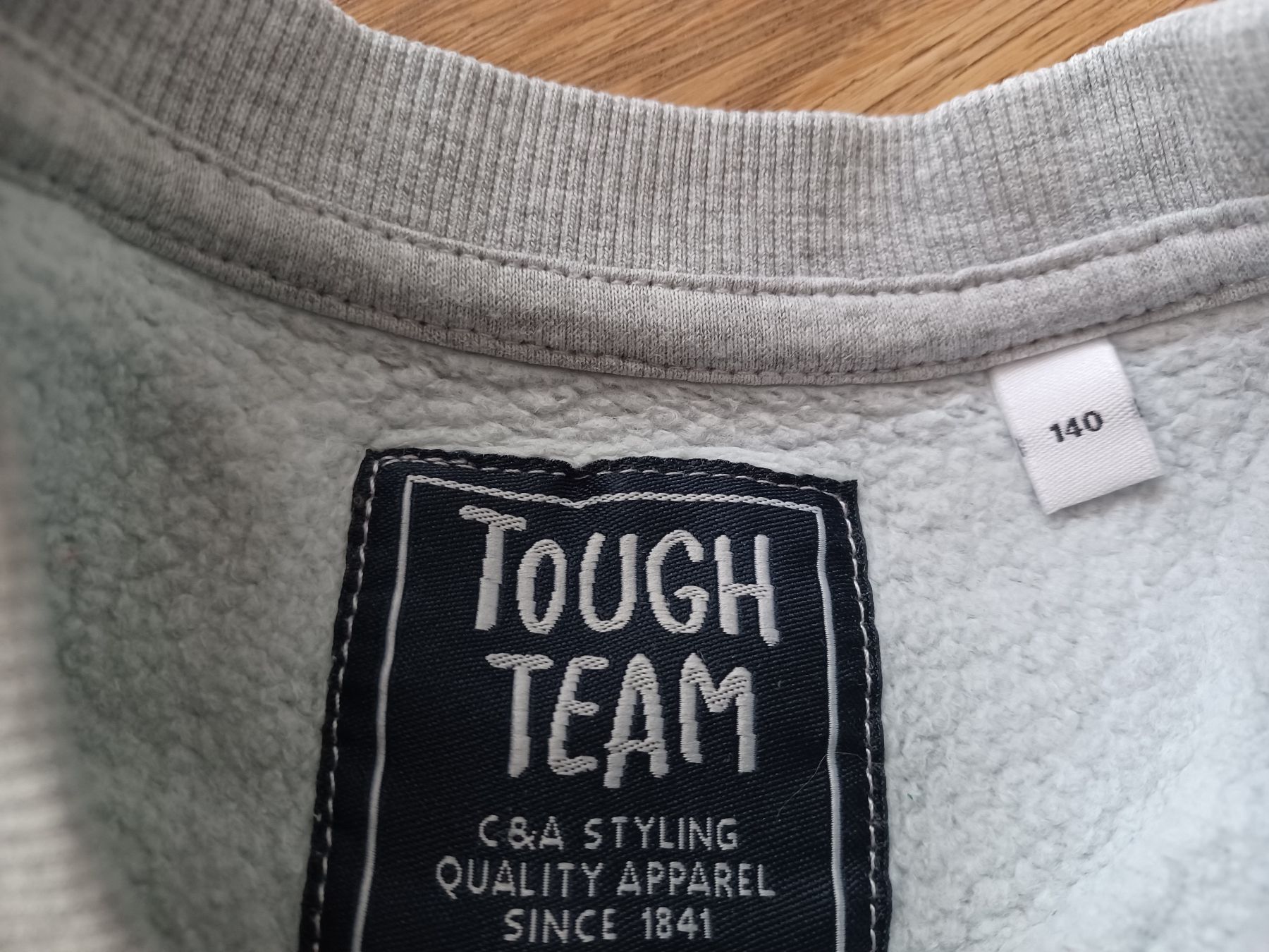 Maglioni & Felpe: 3 Pullover Kaputzenpullover Grösse 140 – Usato da Zufikon venduto da Jimbojohnson 1