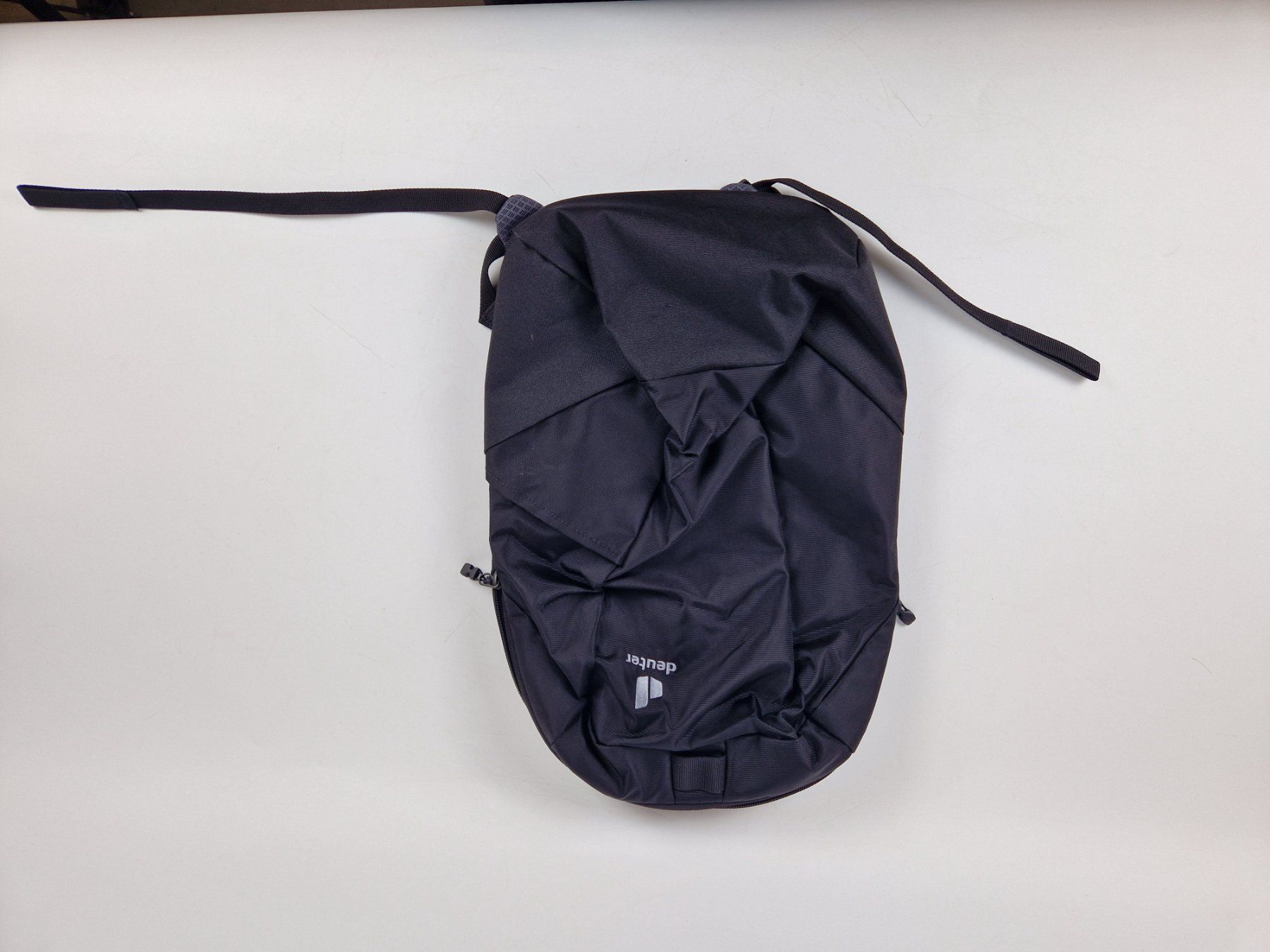 Deuter Rucksäcke: Deuter Rucksack Schwarz Grau – Gebraucht aus Muhen von Restwert_Muhen