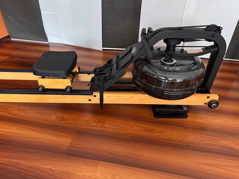 Hometrainer: Waterrower mit Balanceboard – Usato da Felben-Wellhausen venduto da Subhaga
