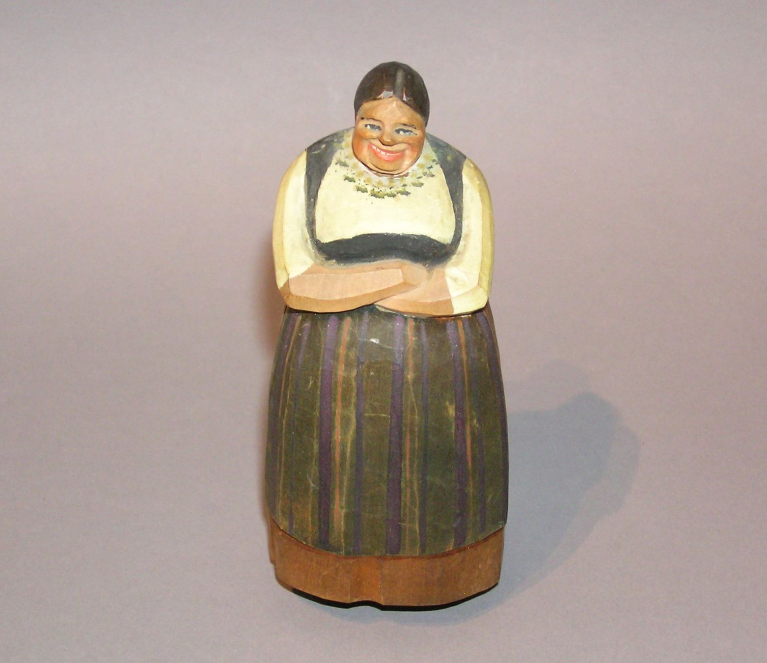 Figurines: HUGGLER BRIENZ HANDGSCHNITZTE BÄUERIN – D'occasion à Grenchen par Antique-hunter