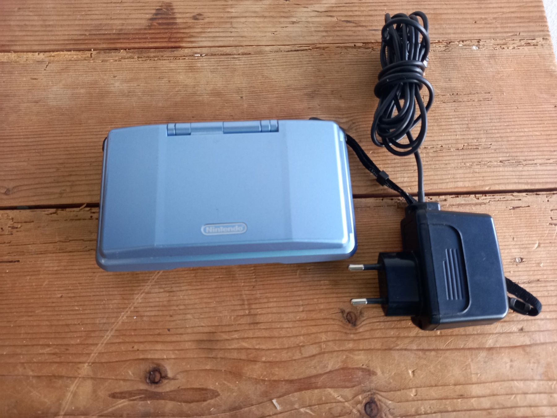 Nintendo Console: Nintendo DS Blau mit acadapter – Usato da Prez-vers-Siviriez venduto da Monija70