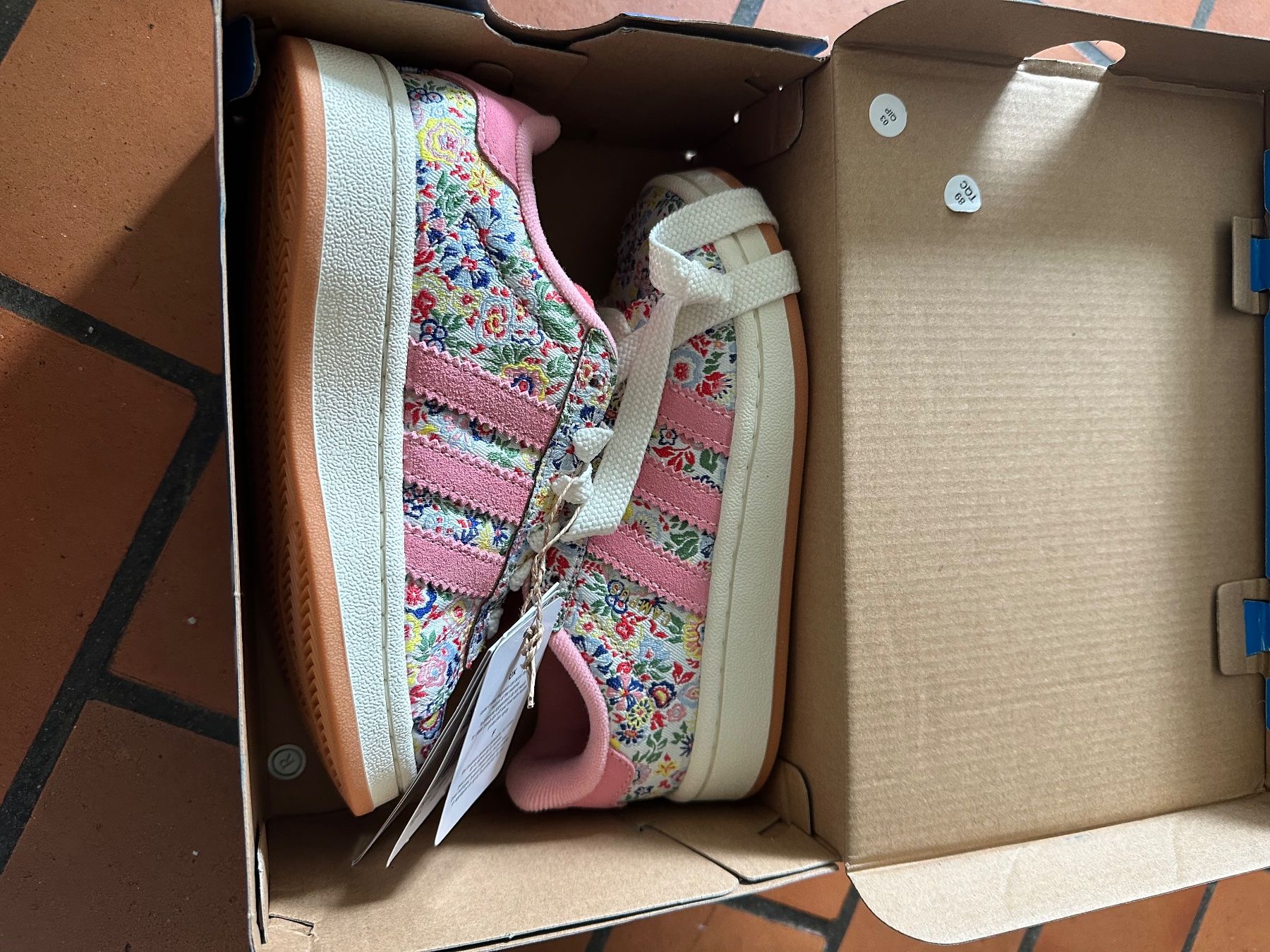 Adidas Scarpe da uomo: Adidas x Liberty Trainers size 30.5 – Nuovo e nell'imballaggio originale da Zürich venduto da dgo_5jrj 4