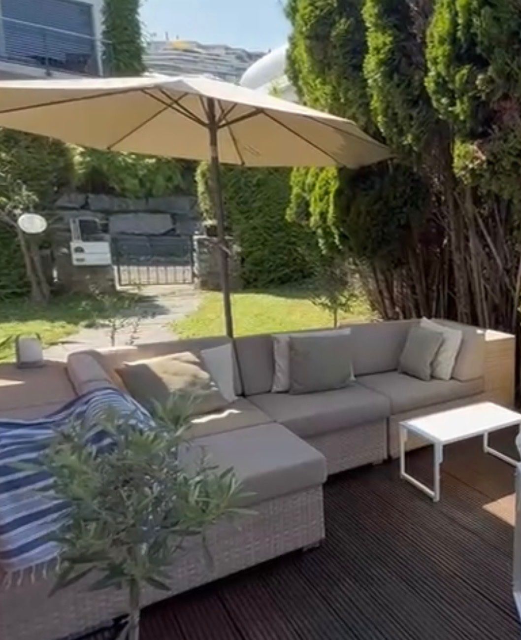 Parasols: Sonnenschirm mit Säule – D'occasion à Richterswil par CarlotaMaria