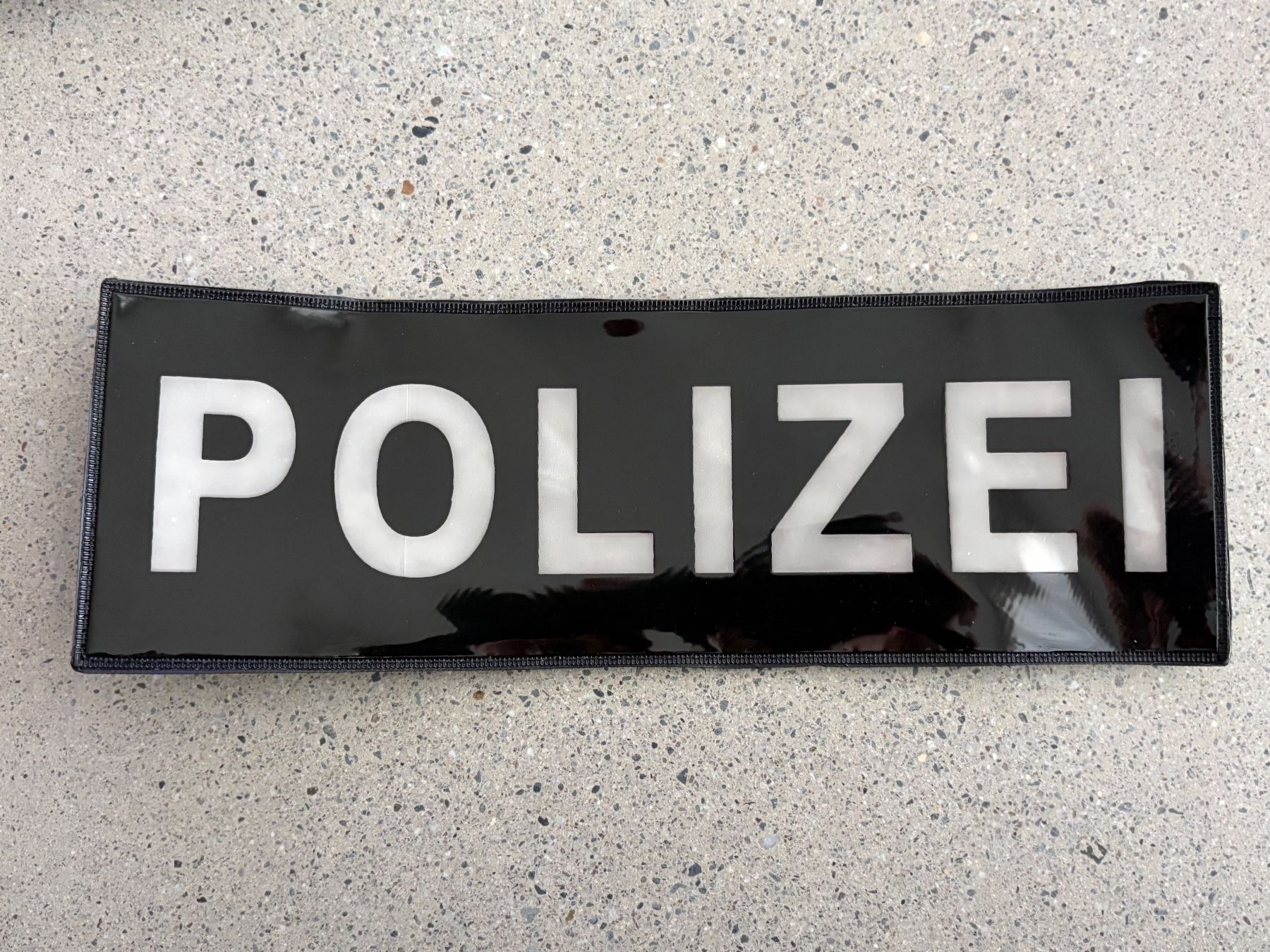 Placchette & Badge: POLIZEI Rückenpatch gross | Schwarz/Weiss | Klett – Usato da Chur venduto da VictorVance