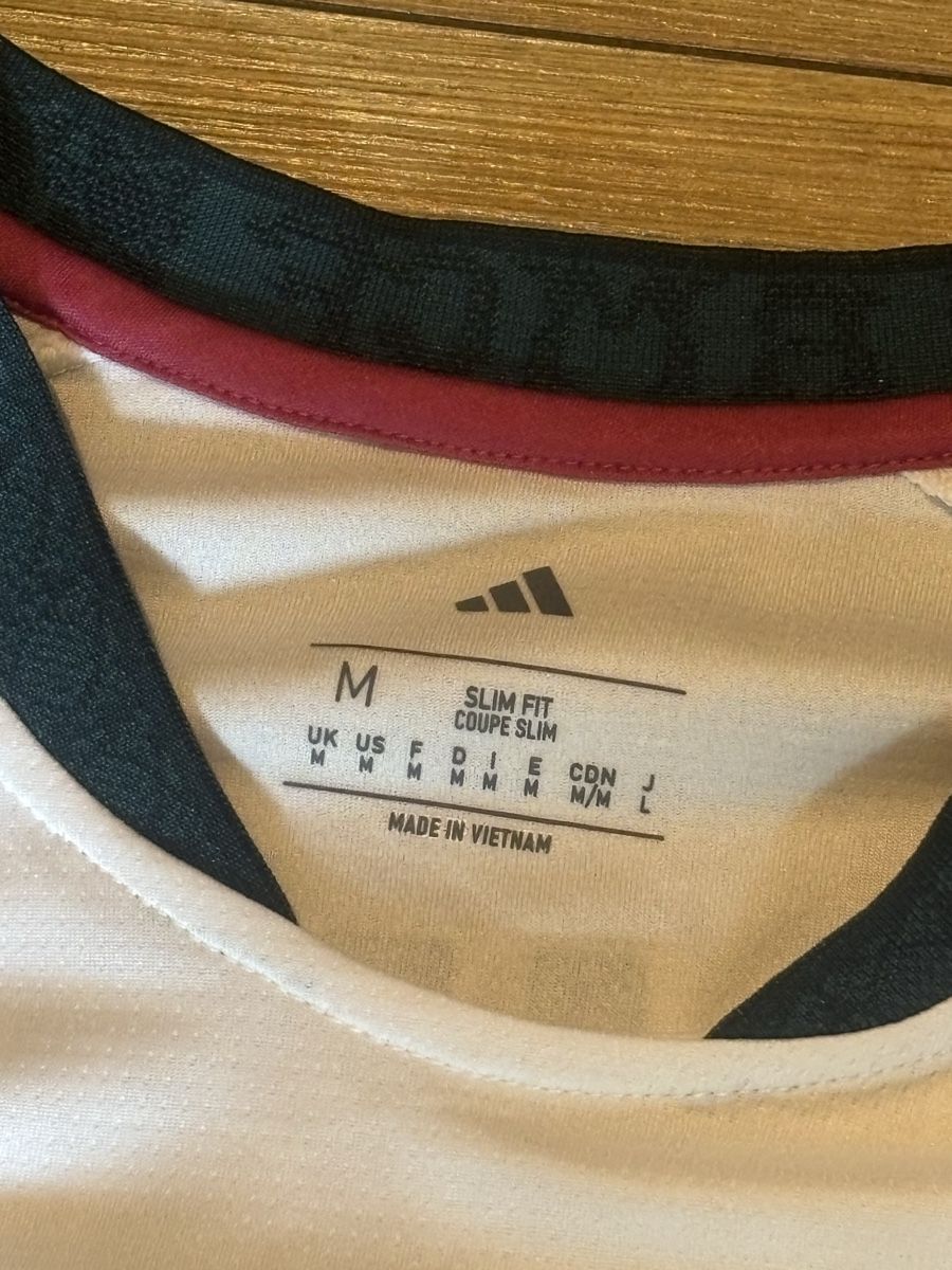 Real Madrid Canottiere & Pantaloni: Real Madrid Trikot Mbappe Grösse M – Nuovo (secondo la descrizione) da Sirnach venduto da Fabrice--_-- 2