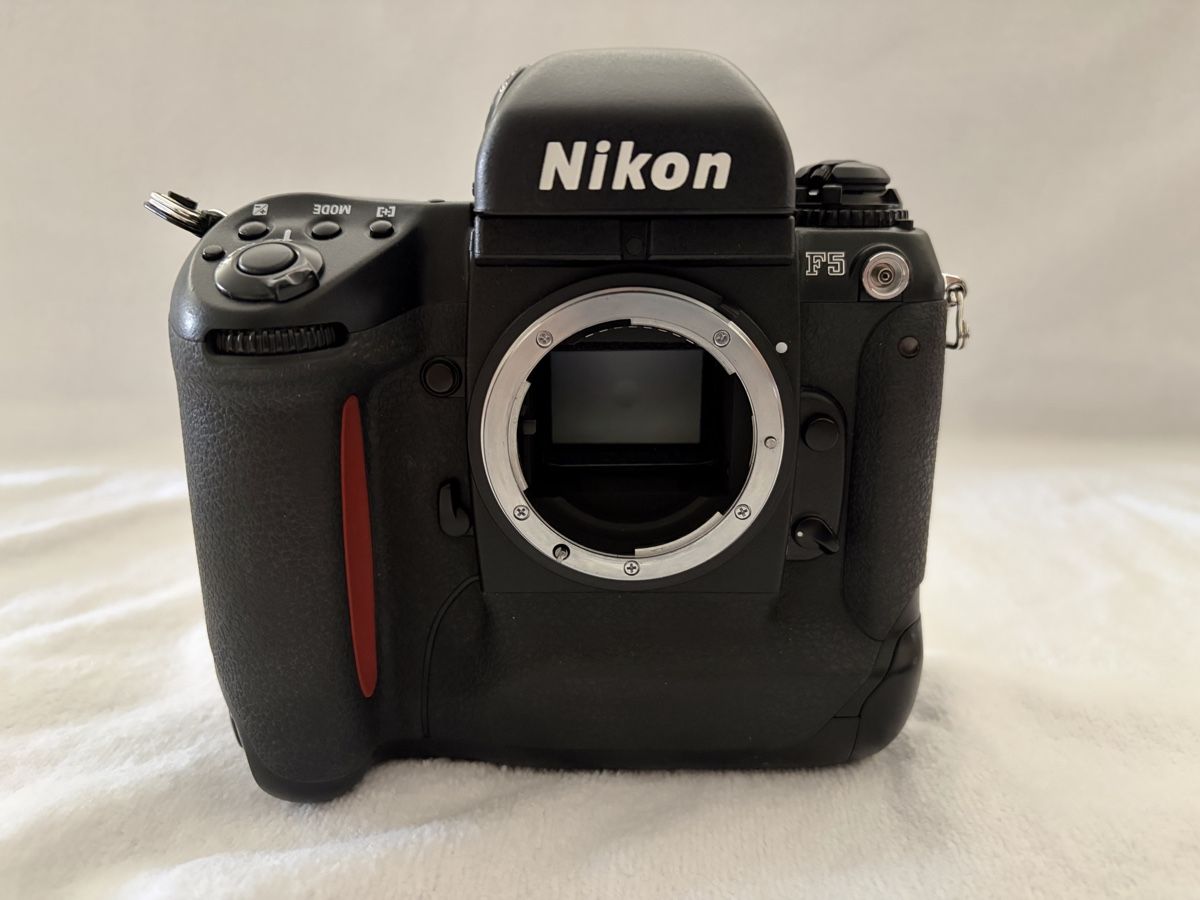 Nikon Appareil photo: Nikon F5 – D'occasion à Frauenfeld par Hawker01