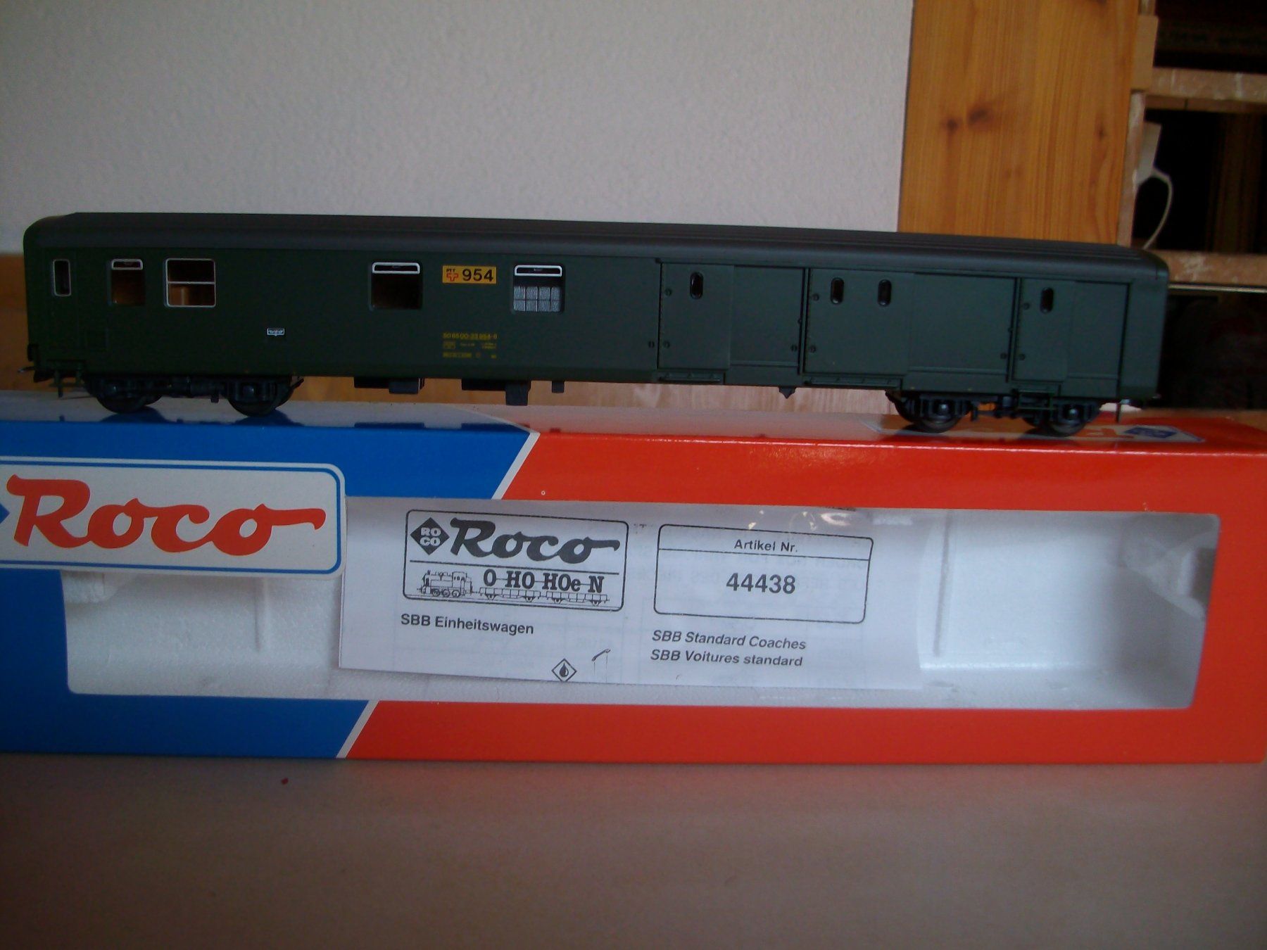 Roco Modelleisenbahnen: SBB Postwagen EW II – Neu und originalverpackt aus Basel von Strohwitwer
