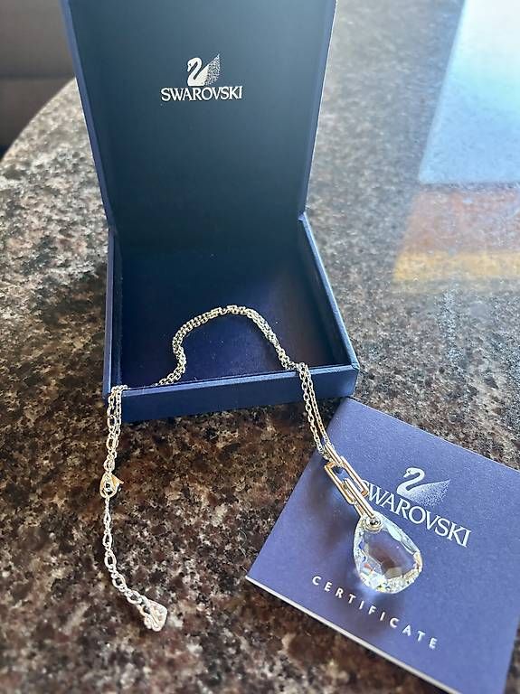 Swarovski Ketten: Swarovski Parallele Desert Glow – Neu und originalverpackt aus Perroy von barballalla 2