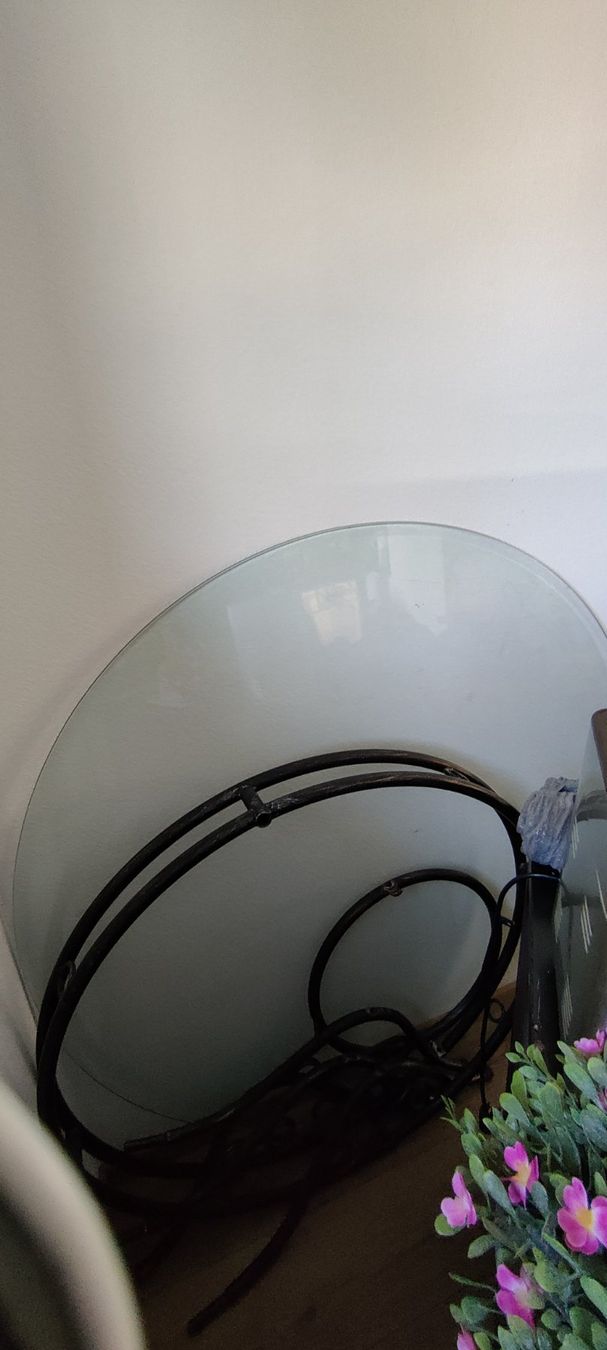 Tavoli: Metalltisch mit Glasplatte und 4 Stühlen – Usato da Oberkulm venduto da Karatewicky000 5
