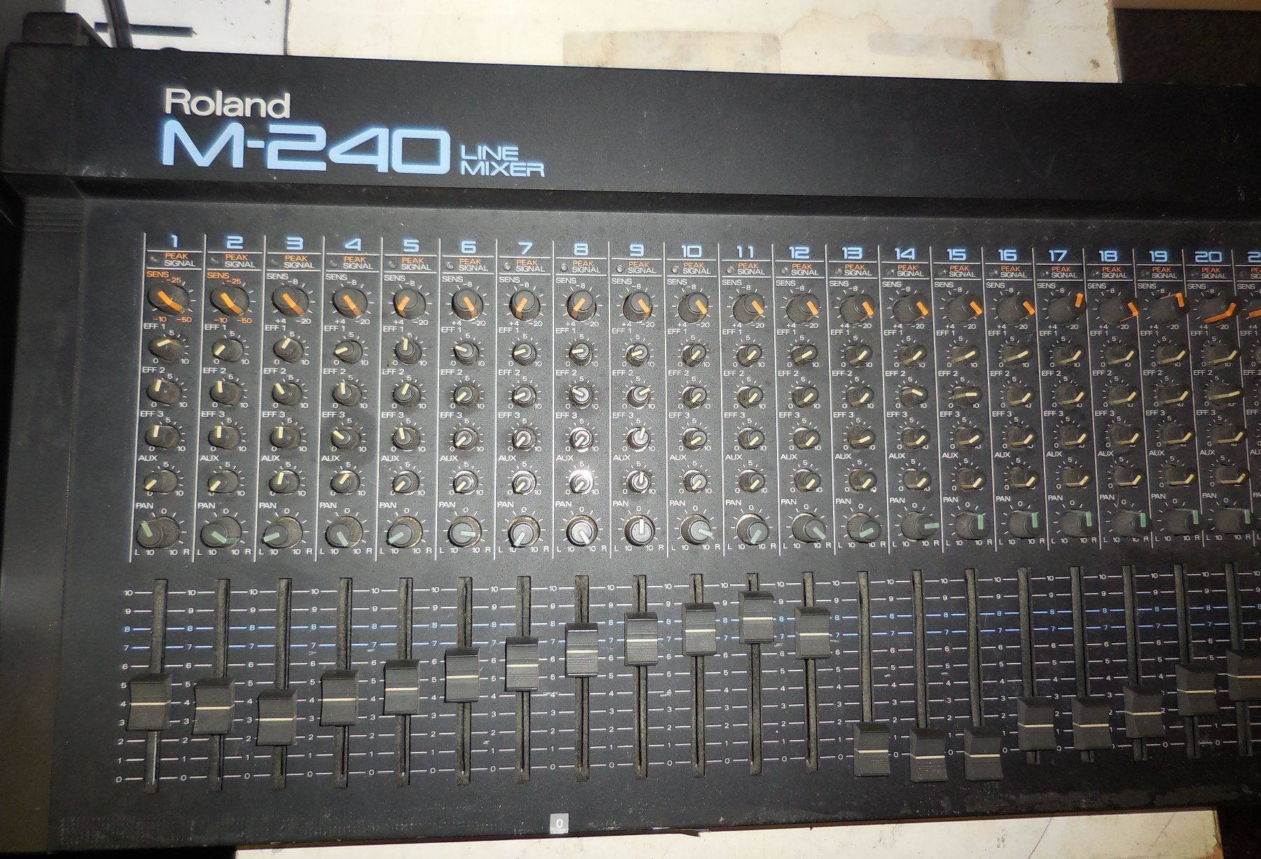 Roland Console di mixaggio: Roland M-240 Line-Mixer – Usato da Männedorf venduto da livesteam 1