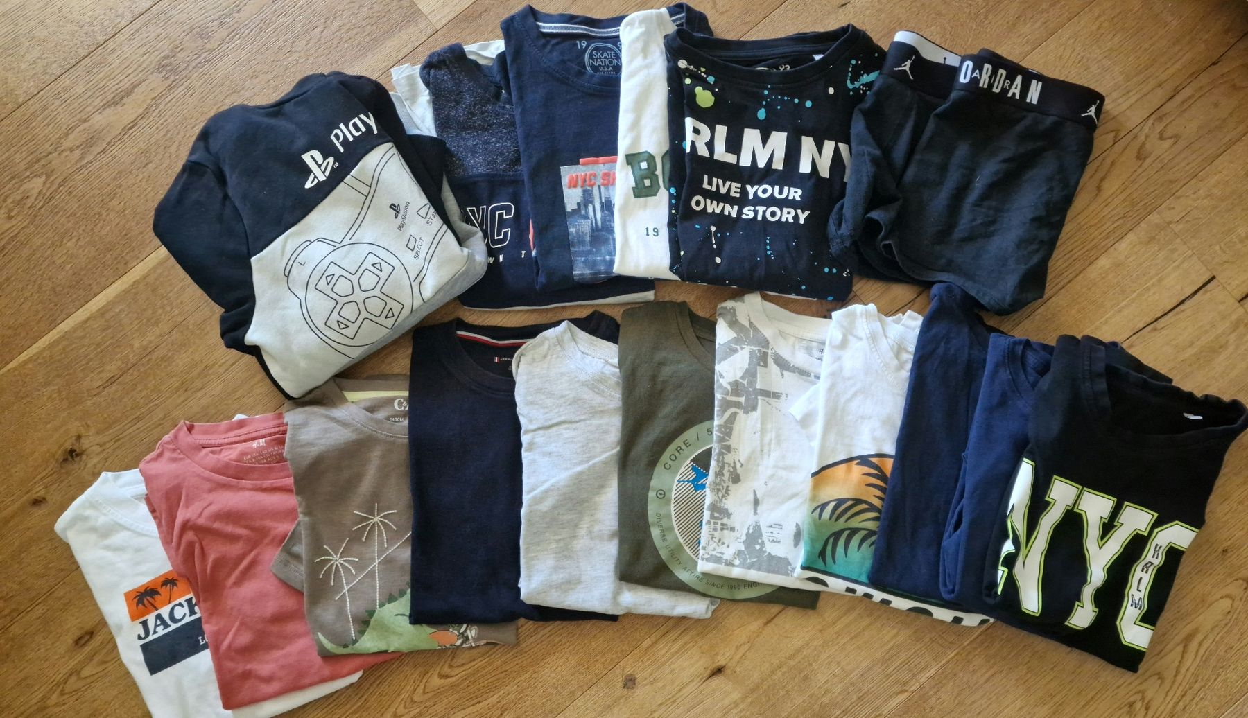 Kleiderpakete & -sets: Tolle Junge set 134 – Gebraucht aus Emmenbrücke von Nadmorebiti