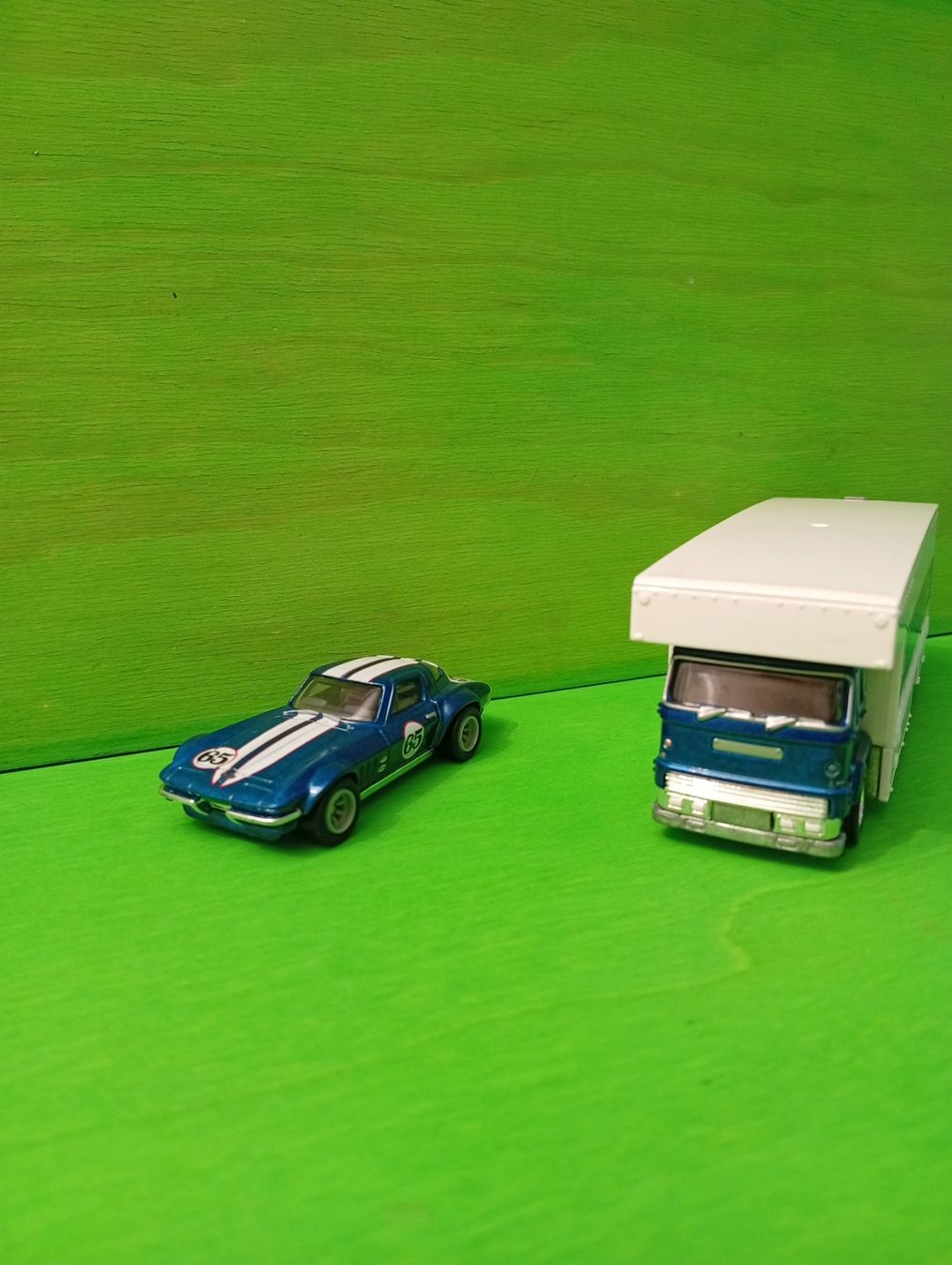 Hot Wheels Modellini d'auto: Hot wheels custom Corvette StingRay coupe et Fleet Flyer – Usato da Villars-sur-Glâne venduto da dadj01 1