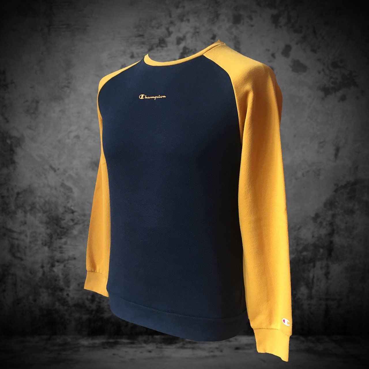 Champion Pulls et sweat-shirts: Pull Champion Black Boy XL – D'occasion à Genève par ang_7j7j