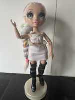 Rainbow High Doll Amaya weiss mit bunten Haaren 