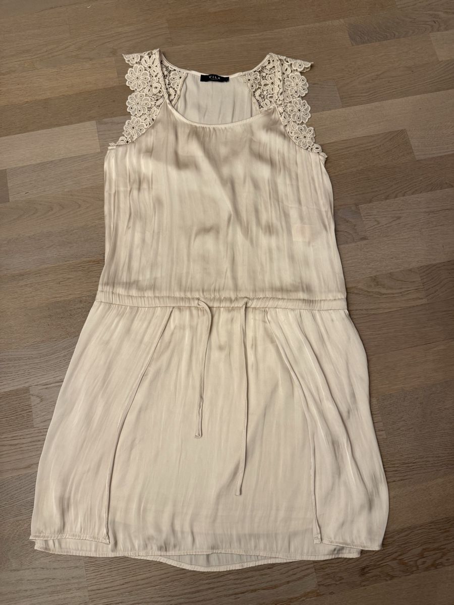 Vila Kleider: Chices Kleid von Vila mit Spitze  – Gebraucht aus Rubigen von Elmacino