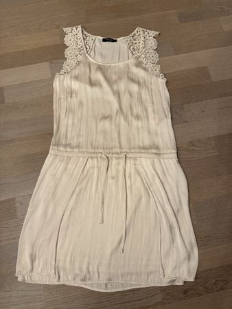 Chices Kleid von Vila mit Spitze 