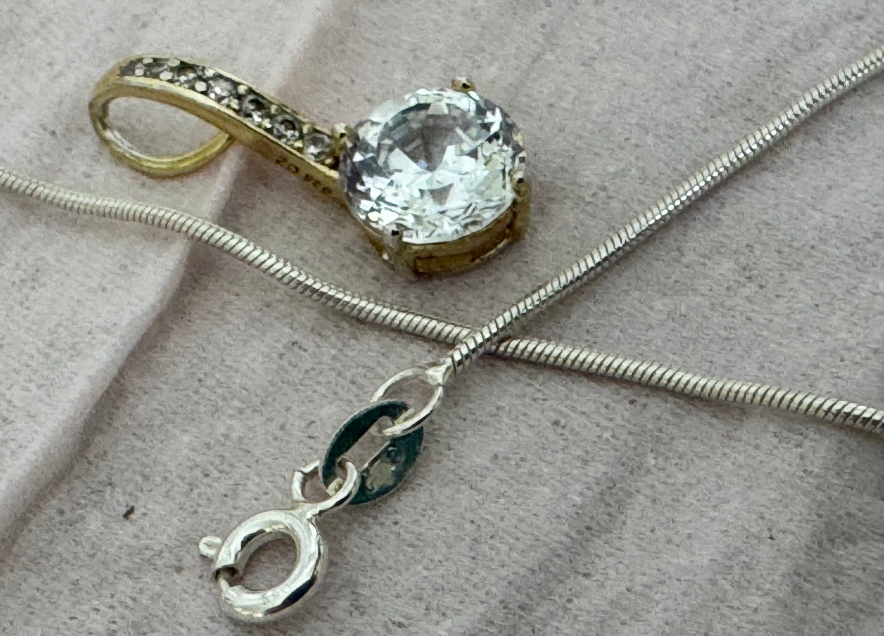 Catenine: Silberkette mit Anhänger – Usato da Frauenkappelen venduto da HDPerle
