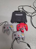 Nintendo N64 Konsole inkl. Netzteil, 3 Controller & AV Kabel
