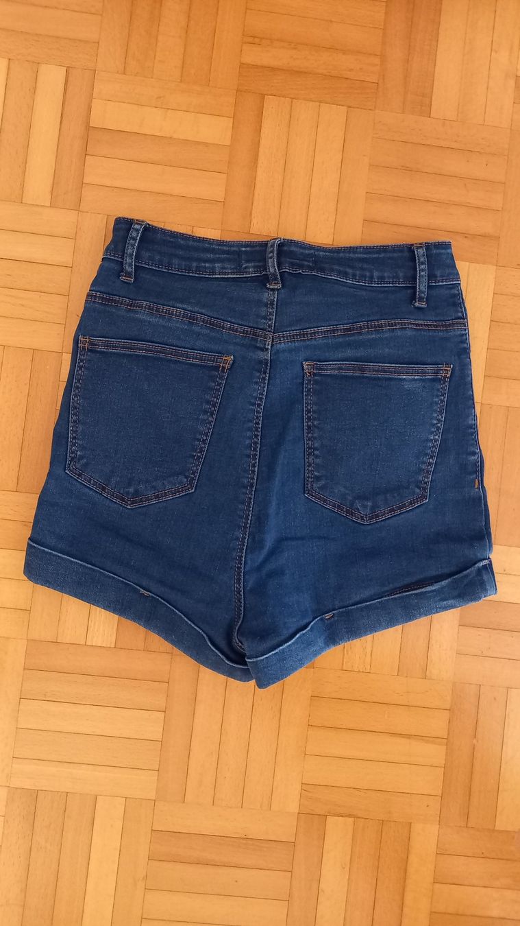 Pantaloni: Shorts / Hose Top Zustand – Usato da Winterthur venduto da Gabi_89 4
