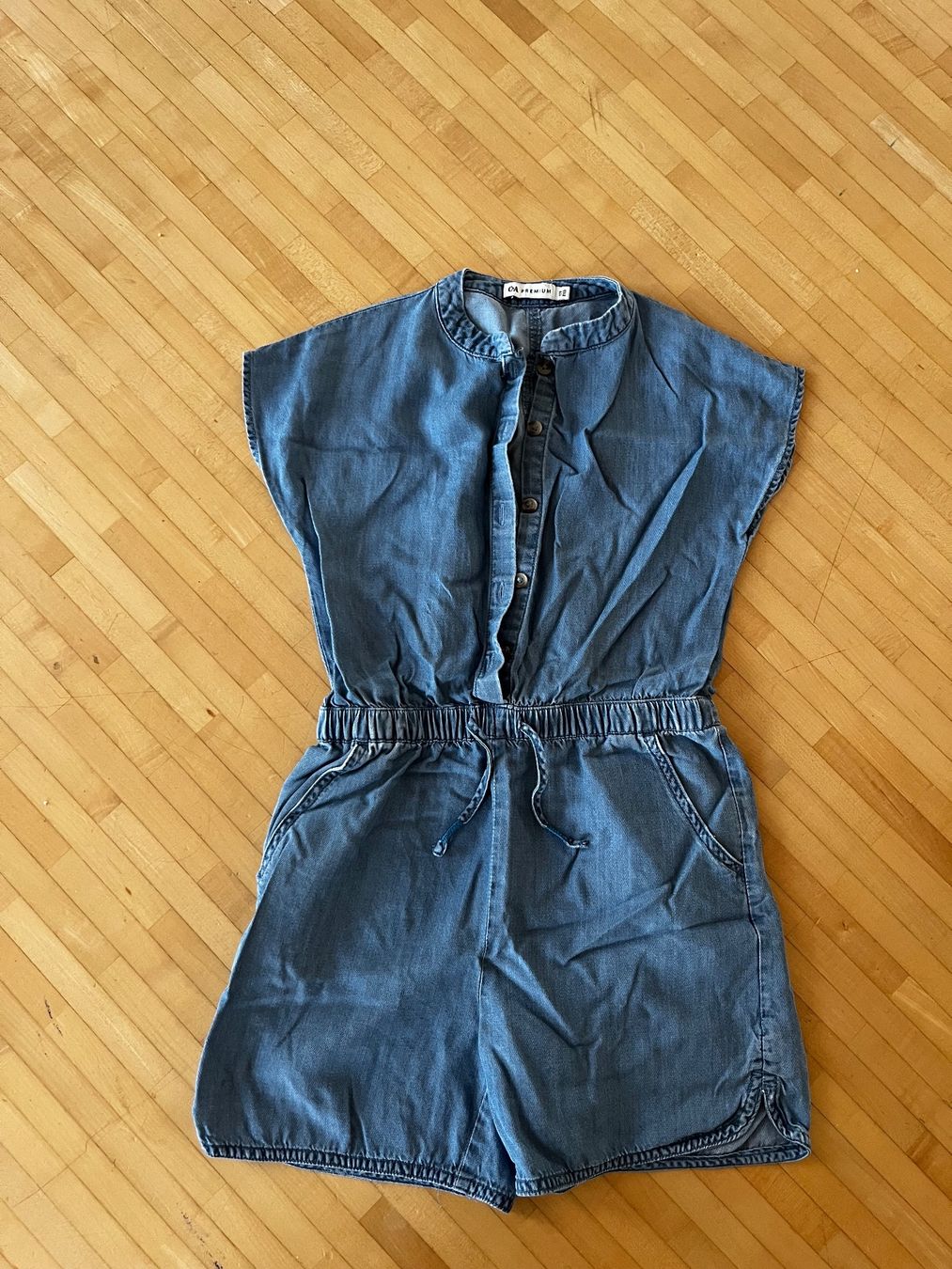 Tute: Jumpsuit luftiger Jeansstoff 128 – Usato da Horgen venduto da Hoppelhase11