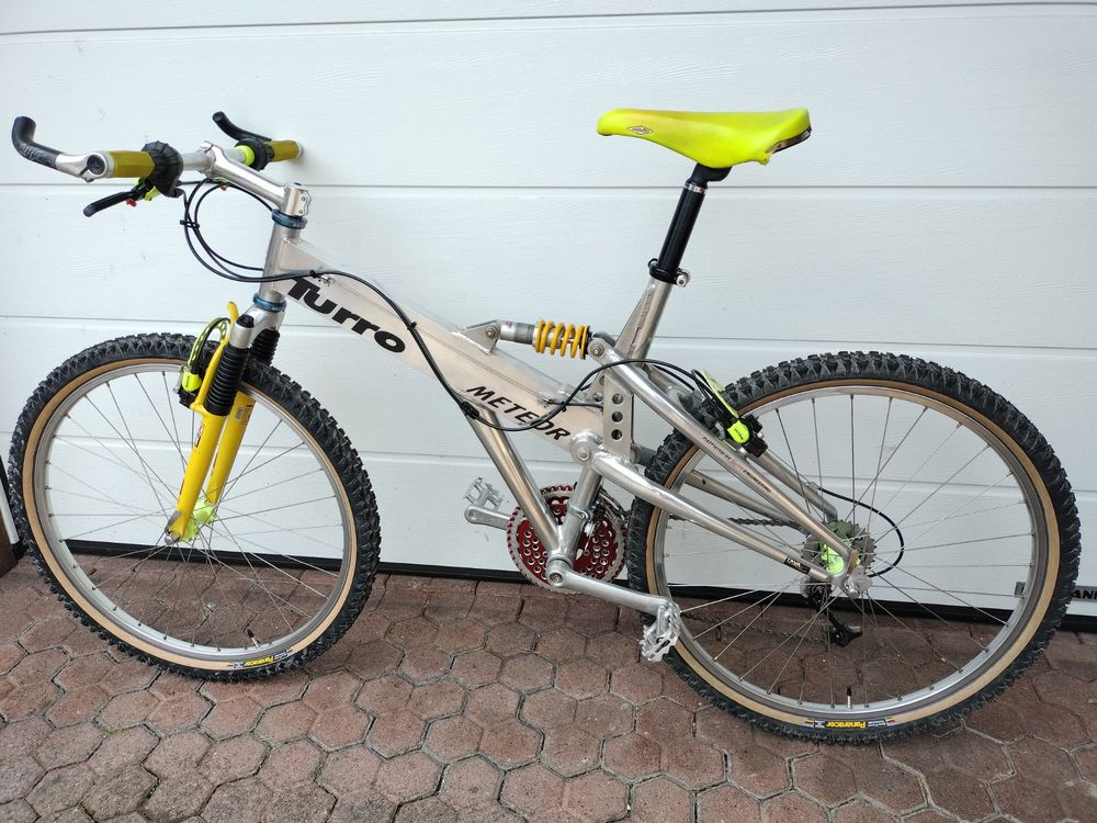 Vintage gt full on sale suspension mountain bike