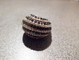Ring, schwarz/silberfarbig gestreift