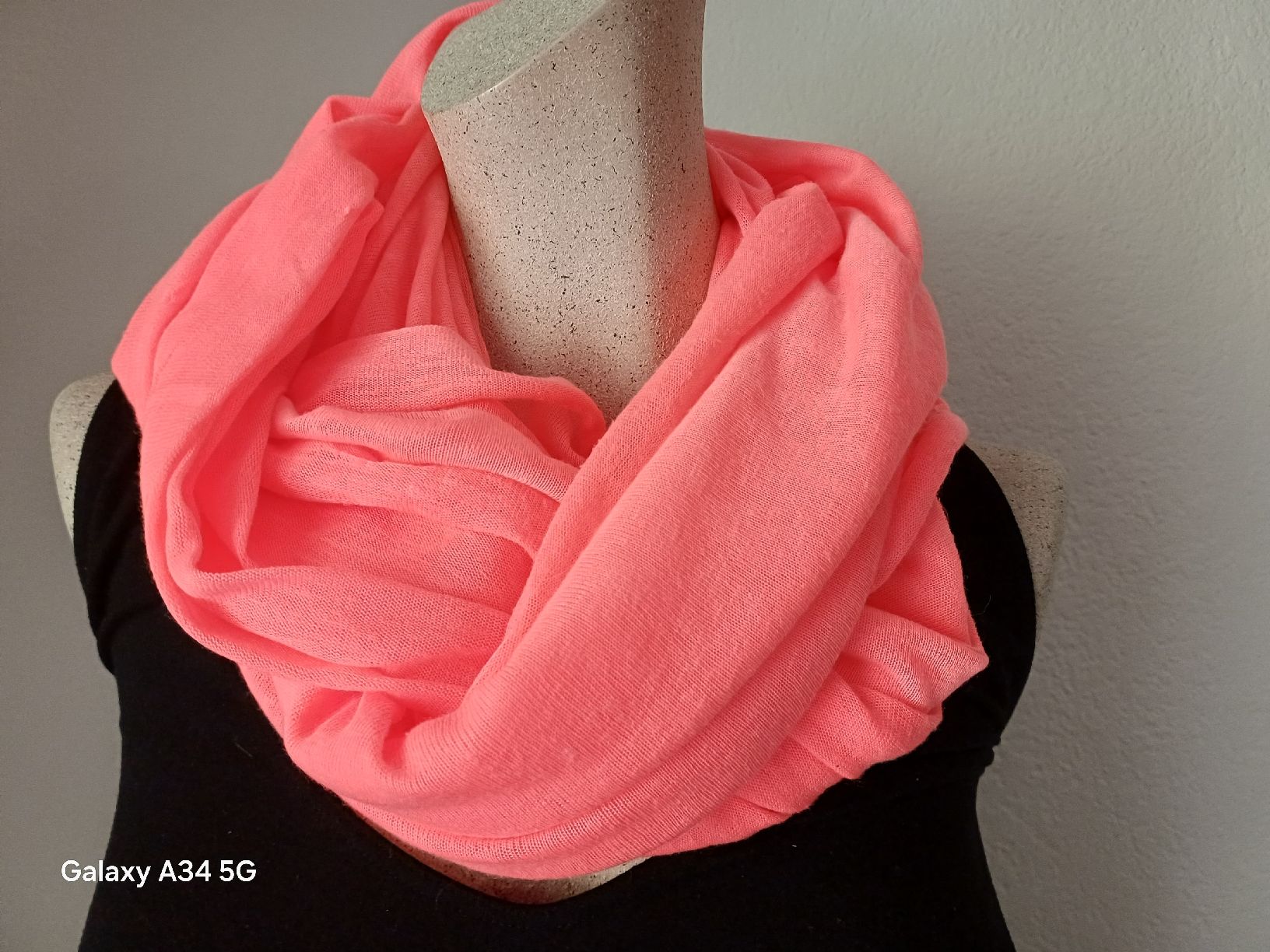 Foulards, Tücher & Schals: SCHÖNER SCHAL "LOOPING" NEON NEU – Neu (gemäss Beschreibung) aus Au ZH von FashionConsultant