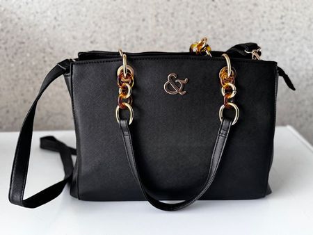 Elegante Damen Handtasche Schwarz mit goldigen Details