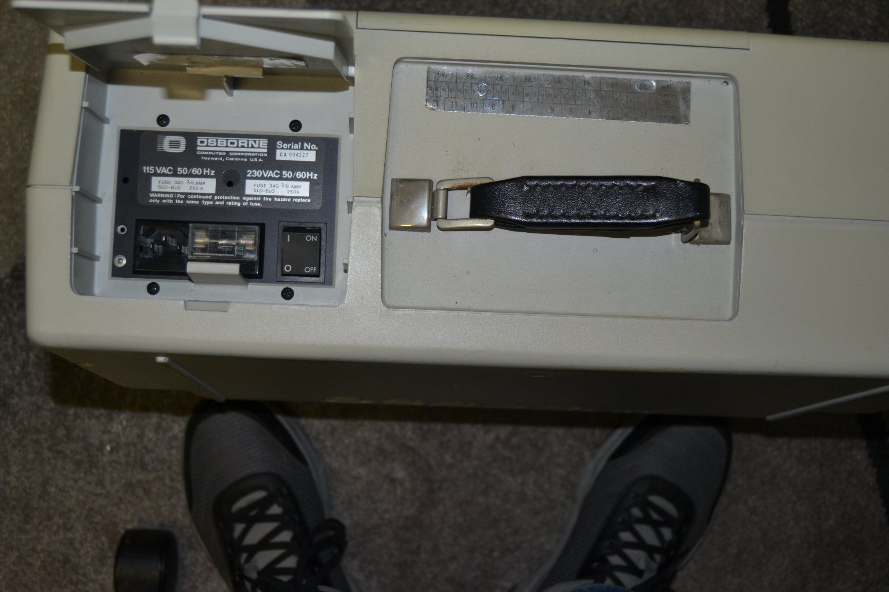 PC: Osborne 1 Portable Microcomputer – Usato da Wil SG venduto da fanofrio 3