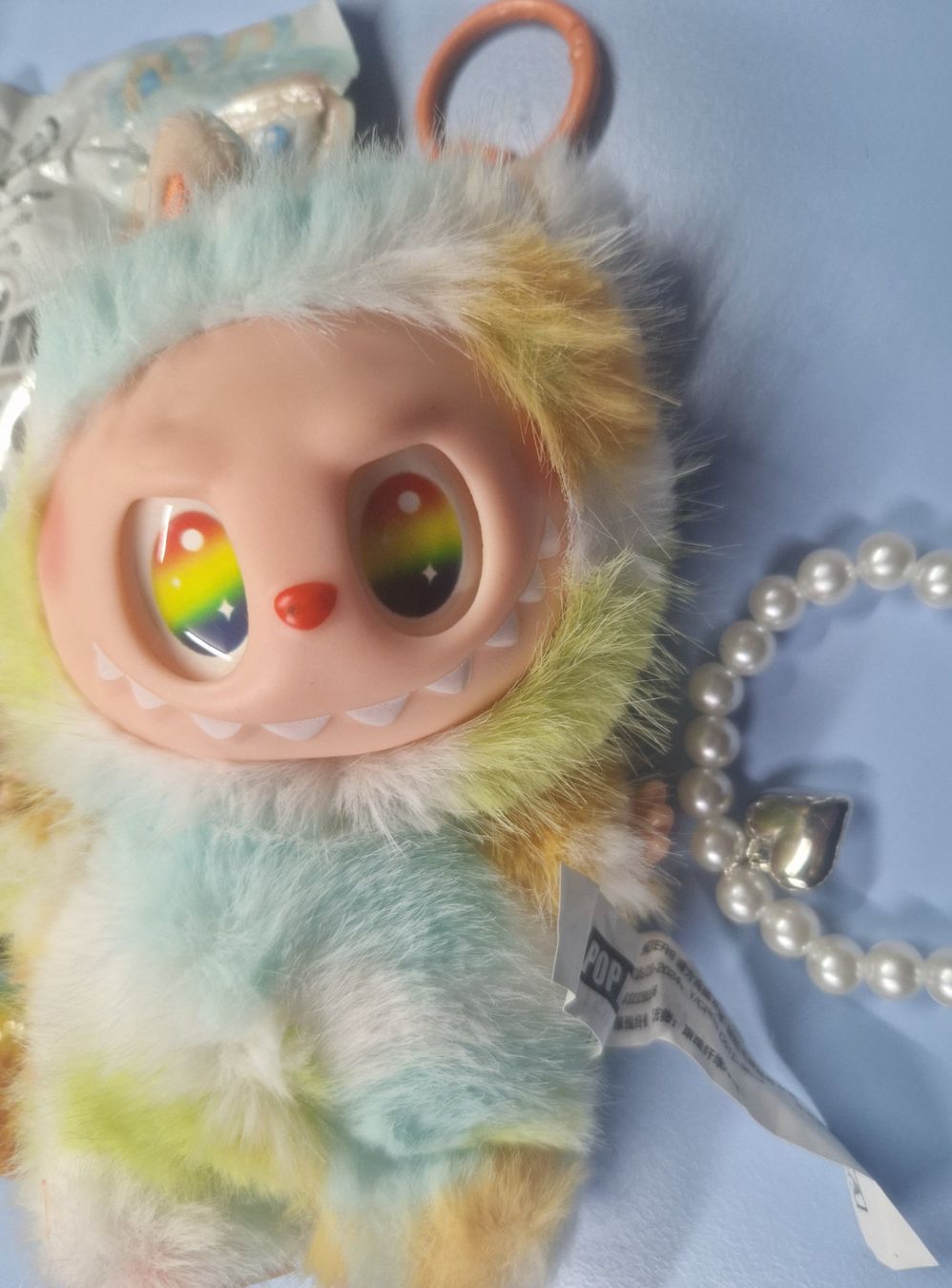 Giocattoli: Labubu multicolore avec collier de perles 17 cm NEUF – Nuovo e nell'imballaggio originale da St-Imier venduto da goodber 1