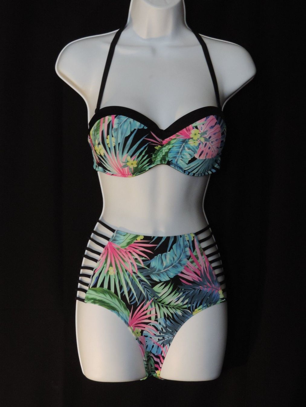 Costumi da bagno & Bikini: maillots de bain fleurs exotiques – Usato da Genève venduto da Axelle333