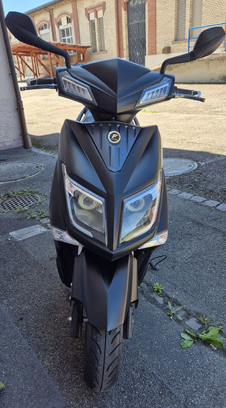 Strada: Elektroroller XINRI Hawk, L800, schwarz  – Usato da Balterswil venduto da ann_zr6r 1