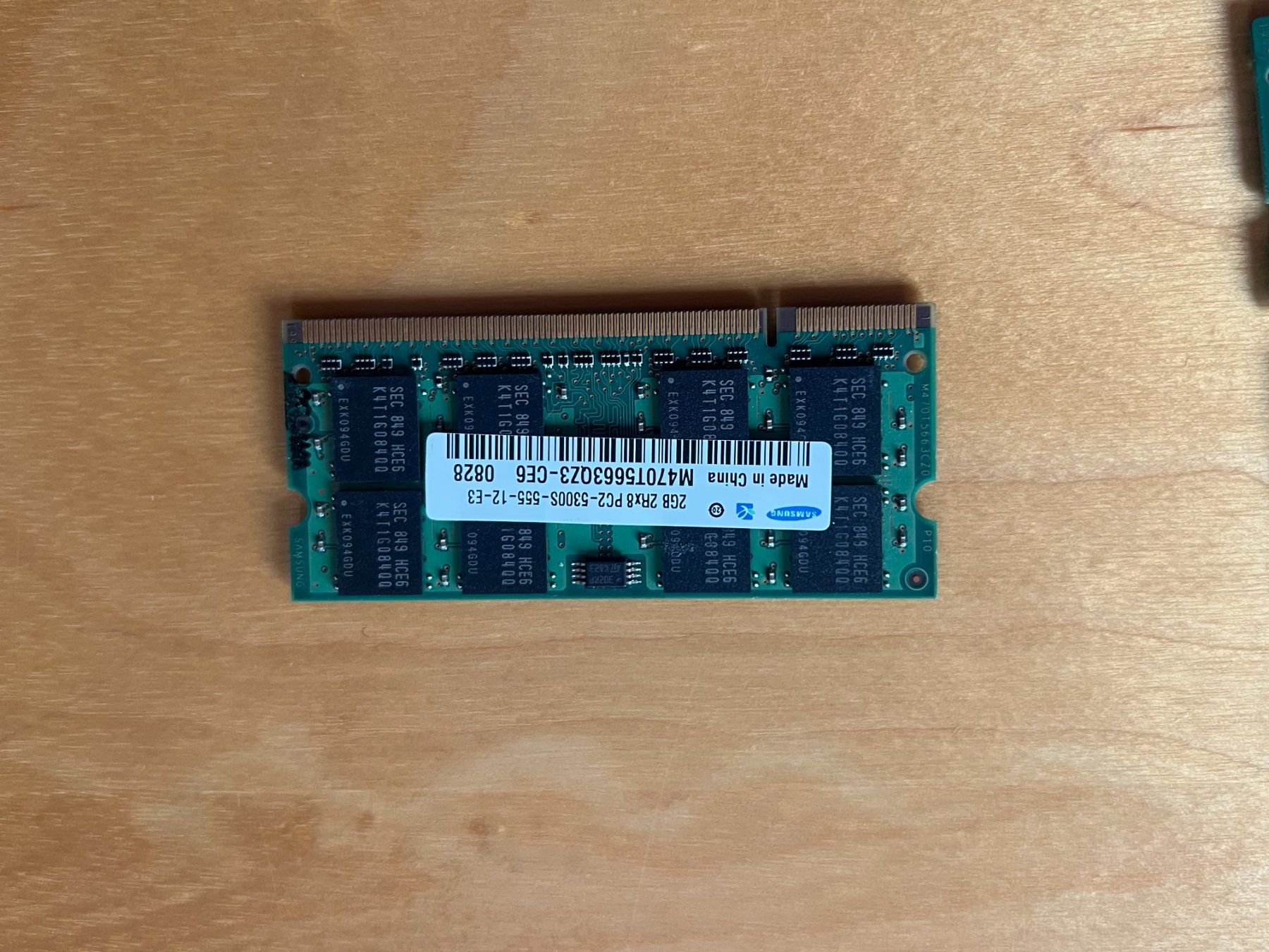 Memoria / RAM: Samsung 2GB 2rx8 PC2 5300S-555-12E3 – Usato da Bioggio venduto da Lll1