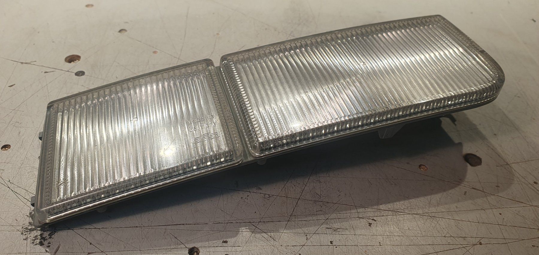 Volkswagen Tutti pezzi di ricambio auto: VW PASSAT B6 3C2 Front Reflector 3A0941778 – Usato da Langnau i. E. venduto da Superseven69 2
