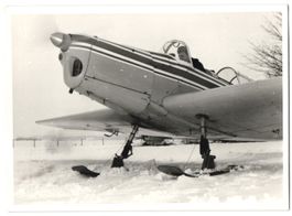 Fotografie Flugzeug Zlin, Pilot im Niede