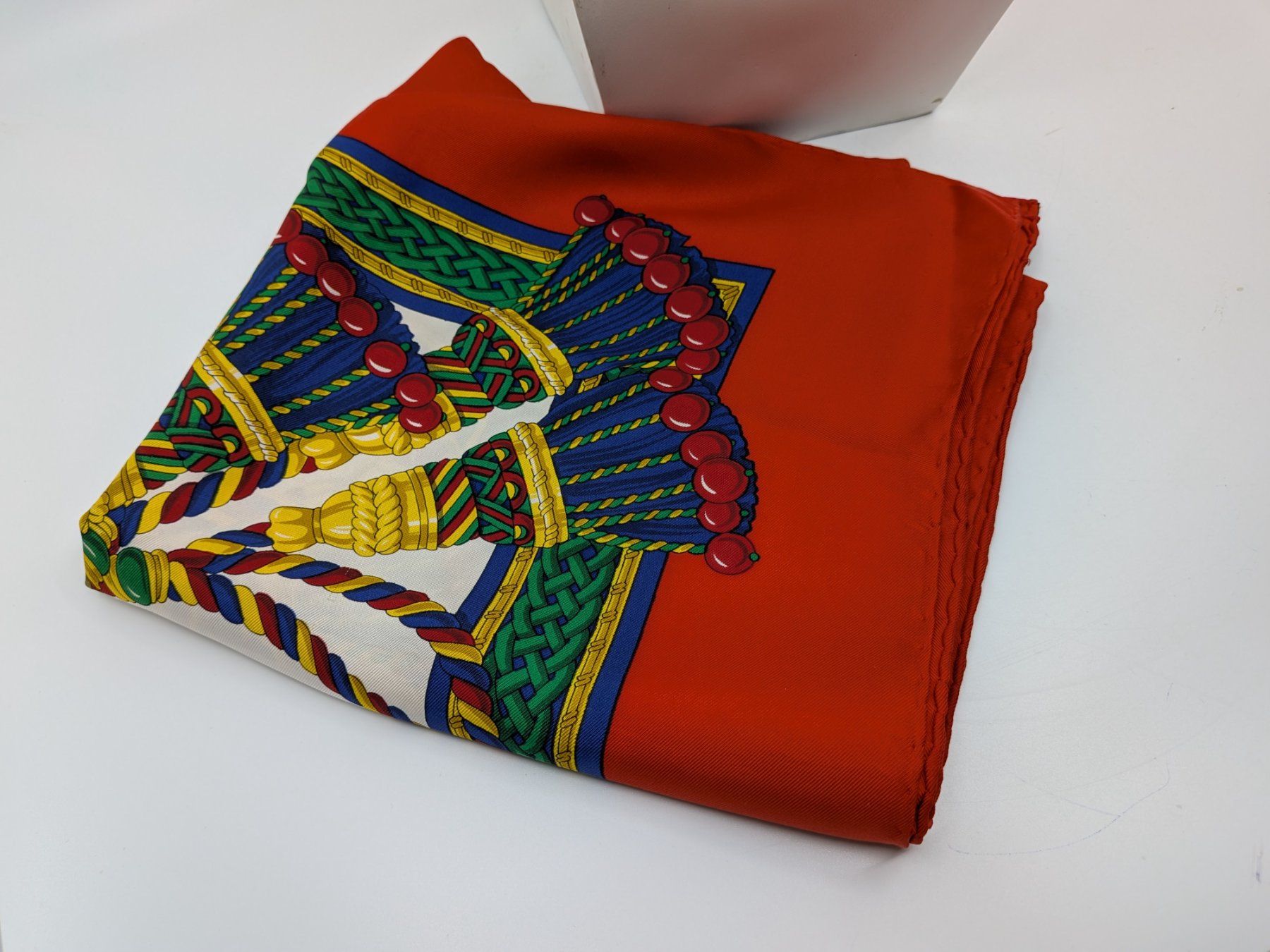 Foulards & écharpes: Foulard Longchamp Paris – D'occasion à Emmen par magelan 4