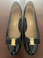 Salvatore Ferragamo – Escarpins vintage cuir verni noir