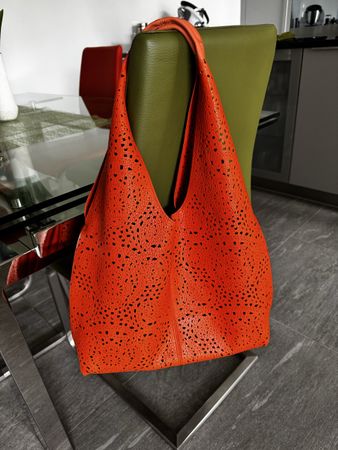 Orangefarbene Handtasche mit Innentasche, neuwertig!
