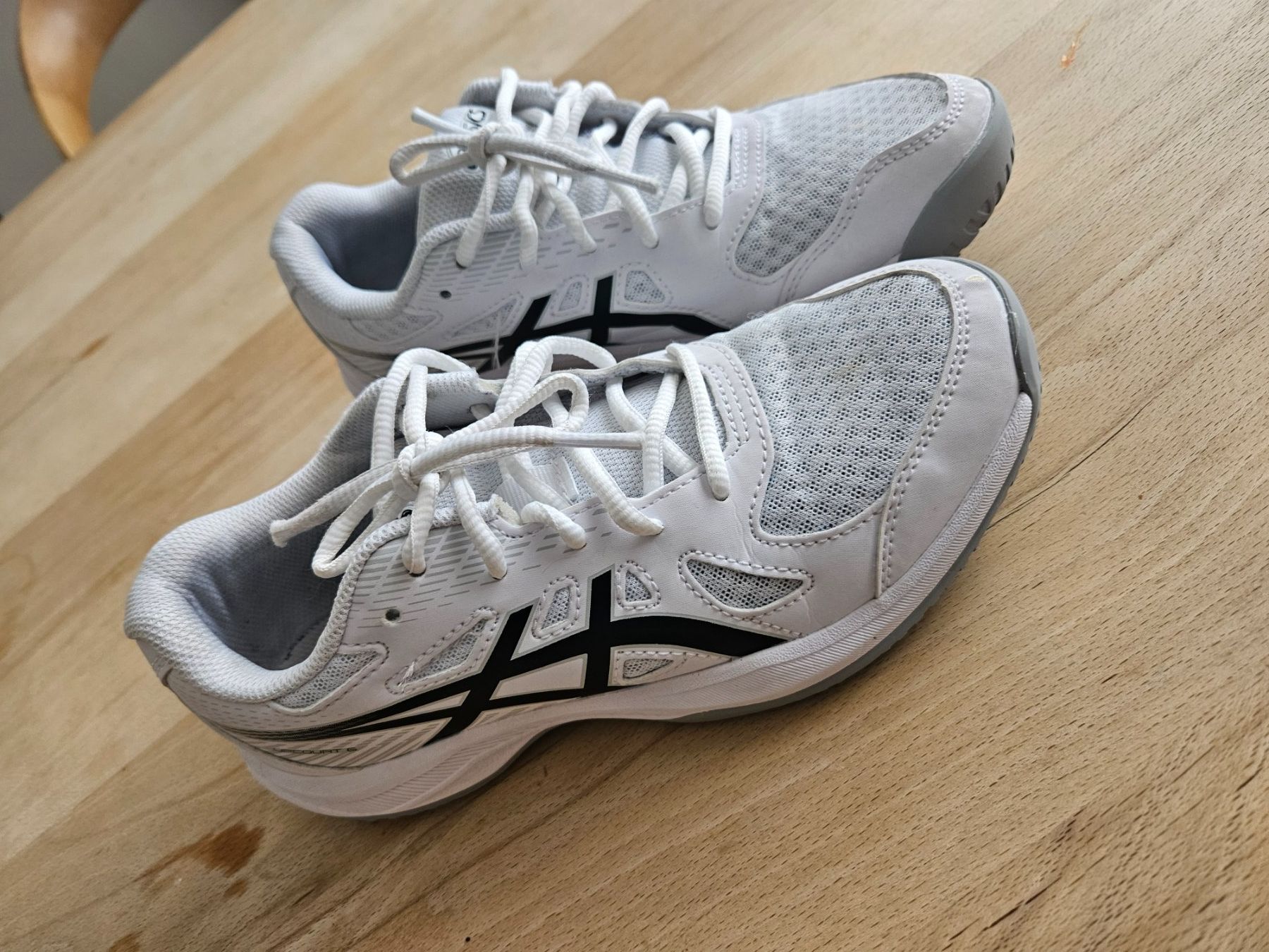 Asics Schuhe für Jungen: Turnschuhe Asics, Gr.37 – Gebraucht aus Chur von nataliiaw