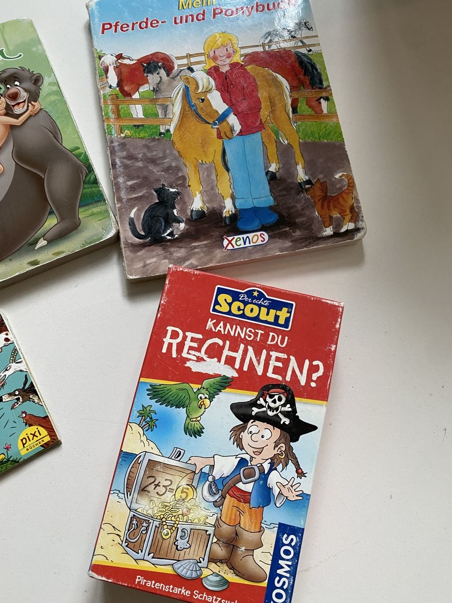 Livres: Bücherset und ein Spiel – D'occasion à Widen par juinl 2