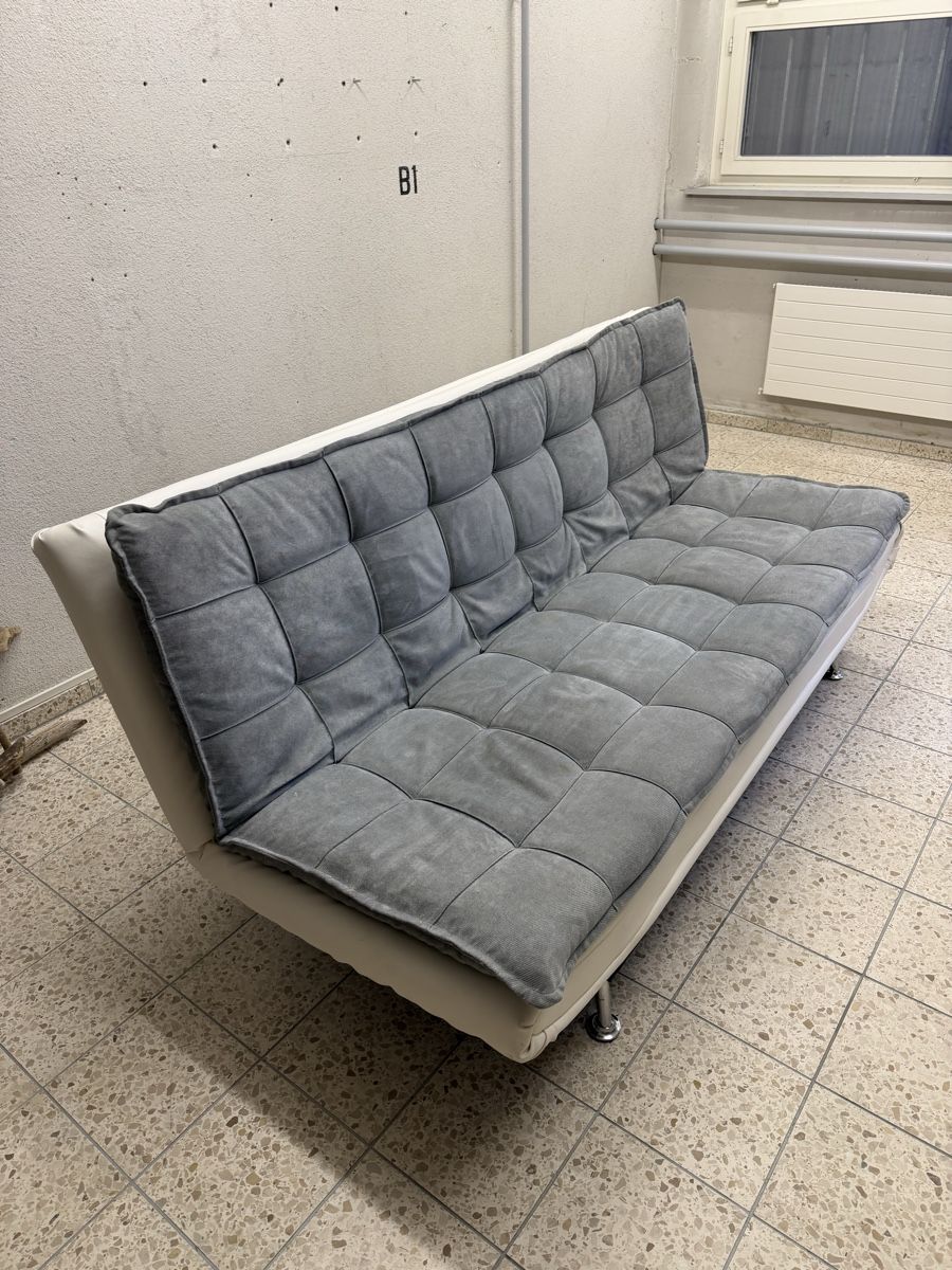 Divani: Sofa mit Bettfunktion grau - weiss – Usato da Ennetbürgen venduto da max_hnb7